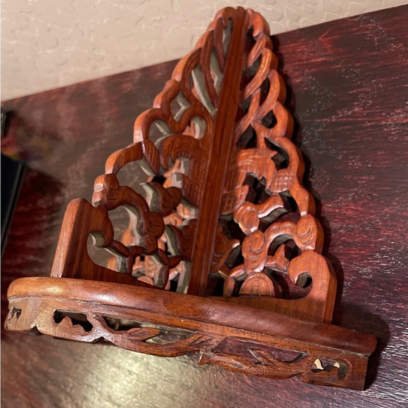 Ornate Wooden two sided shelf - Picture 7 of 15